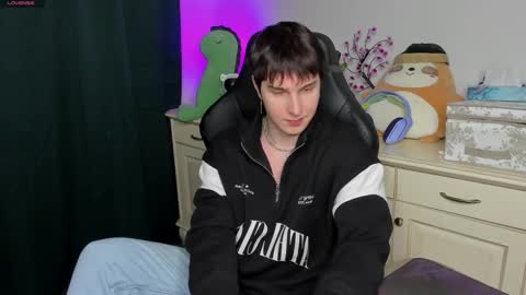 Snapshot of vincent__strong chatting on February 8, 6:00 pm Vincent Strong online show from February 8, 6:00 pm