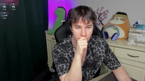 Snapshot of vincent__strong chatting on February 9, 9:13 am Vincent Strong online show from February 9, 9:13 am