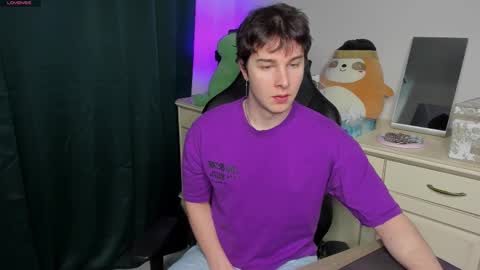 Snapshot of vincent__strong chatting on February 15, 8:46 am Vincent Strong online show from February 15, 8:46 am