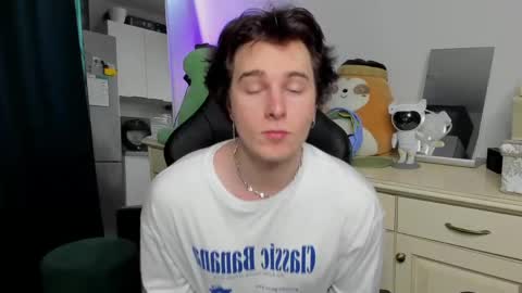 Vincent Strong online show from April 19, 9:19 am