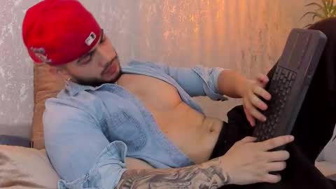 Snapshot of vincentblack_ chatting on September 13, 4:01 am Vincent online show from September 13, 4:01 am