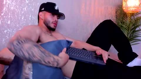 Snapshot of vincentblack_ chatting on October 4, 4:54 am Vincent online show from October 4, 4:54 am