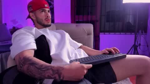 Snapshot of vincentblack_ chatting on November 28, 3:42 am Vincent online show from November 28, 3:42 am