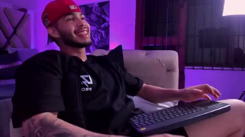 Snapshot of vincentblack_ chatting on November 29, 4:37 am Vincent online show from November 29, 4:37 am