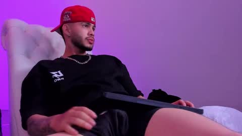 Snapshot of vincentblack_ chatting on December 16, 4:17 am Vincent online show from December 16, 4:17 am