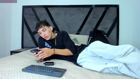 Snapshot of vincenthunter chatting on December 28, 5:33 am Vincent online show from December 28, 5:33 am