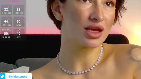 Snapshot of viofemme chatting on October 15, 6:35 am viofemme online show from October 15, 6:35 am