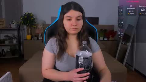 Snapshot of viola__shy chatting on February 2, 9:24 pm Viola online show from February 2, 9:24 pm