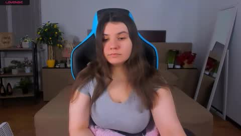 Snapshot of viola__shy chatting on February 3, 3:37 am Viola online show from February 3, 3:37 am