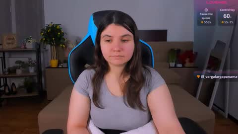 Snapshot of viola__shy chatting on February 5, 10:03 pm Viola online show from February 5, 10:03 pm