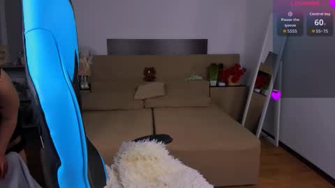 Snapshot of viola__shy chatting on February 11, 8:58 pm Viola online show from February 11, 8:58 pm