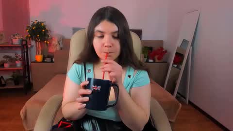 Snapshot of viola__shy chatting on February 21, 10:00 pm Viola online show from February 21, 10:00 pm