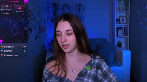 Snapshot of viola_bah chatting on March 15, 4:02 pm Vi online show from March 15, 4:02 pm