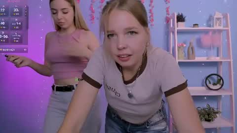 Snapshot of viola_sweet_ chatting on June 19, 8:18 am viola_sweet_ online show from June 19, 8:18 am