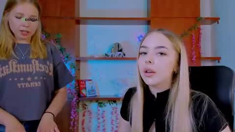 Snapshot of viola_sweet_ chatting on June 20, 9:23 am viola_sweet_ online show from June 20, 9:23 am