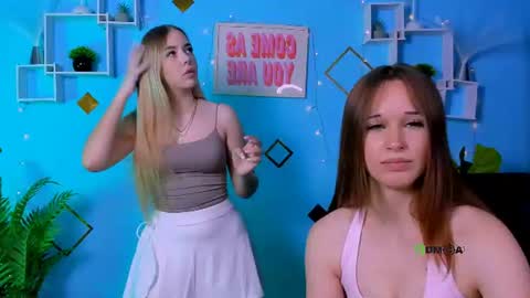 Snapshot of viola_sweet_ chatting on July 1, 9:22 am viola_sweet_ online show from July 1, 9:22 am