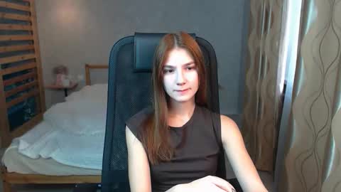Snapshot of violaberry__ chatting on October 12, 2:32 am violaberry__ online show from October 12, 2:32 am