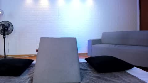 Violett  Everyday From 0530 to 1430 Col Time online show from October 22, 10:37 am