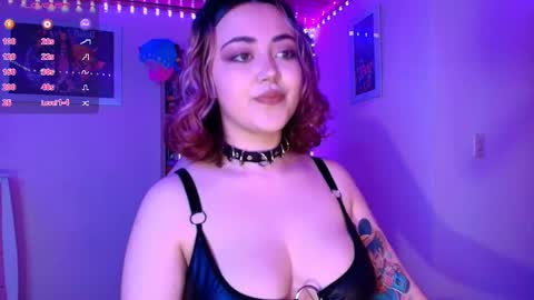 Snapshot of violeet_smile chatting on October 6, 4:21 am violet online show from October 6, 4:21 am