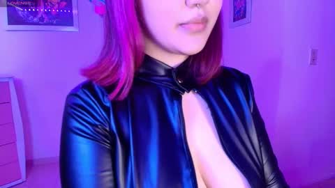 Snapshot of violeet_smile chatting on October 21, 12:50 pm violet online show from October 21, 12:50 pm