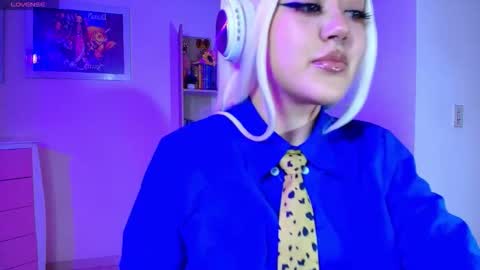 violet online show from March 1, 3:52 am