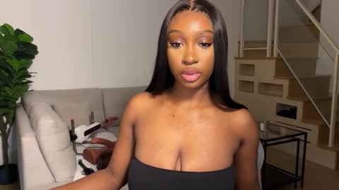 Snapshot of violet6xft chatting on October 20, 6:25 am Fantasy Black Girl online show from October 20, 6:25 am
