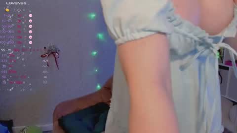 Snapshot of violet____h chatting on January 1, 9:31 pm violet____h online show from January 1, 9:31 pm