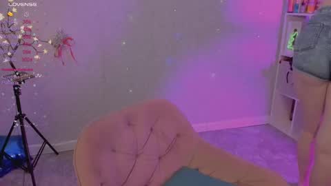 Snapshot of violet____h chatting on January 6, 7:45 pm violet____h online show from January 6, 7:45 pm