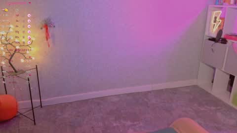 Snapshot of violet____h chatting on February 9, 7:09 pm violet____h online show from February 9, 7:09 pm