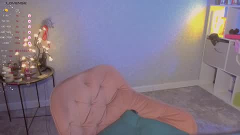 Snapshot of violet____h chatting on March 11, 7:58 pm violet____h online show from March 11, 7:58 pm