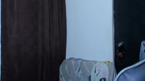 Violet and Myers online show from February 20, 8:09 pm