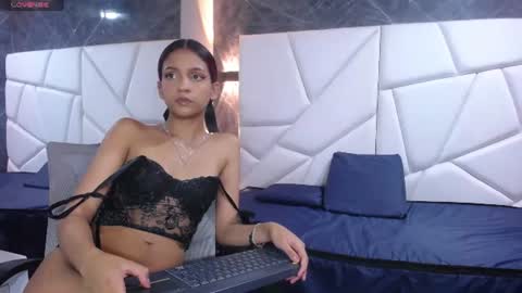 Snapshot of violet_angel13 chatting on July 6, 8:44 pm Violet online show from July 6, 8:44 pm