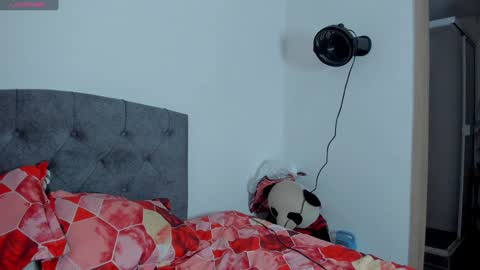 Violet and Casper online show from January 17, 9:50 pm