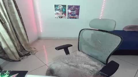 Snapshot of violet_hentai01 chatting on June 2, 1:18 am Violete Hentai01 online show from June 2, 1:18 am