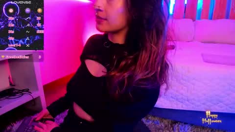 Violet Jones online show from October 11, 2:26 pm