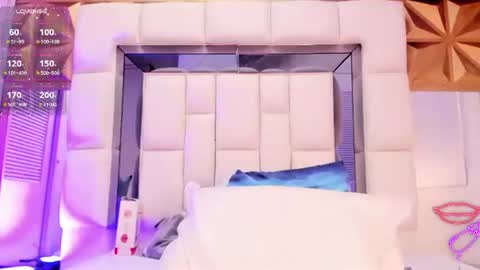Snapshot of violet_milleer chatting on July 3, 7:20 pm violet_milleer online show from July 3, 7:20 pm