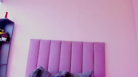 violet online show from April 13, 1:16 pm