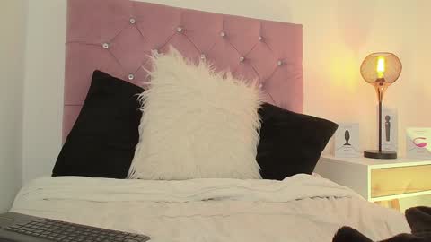 Mary online show from January 10, 2:23 pm