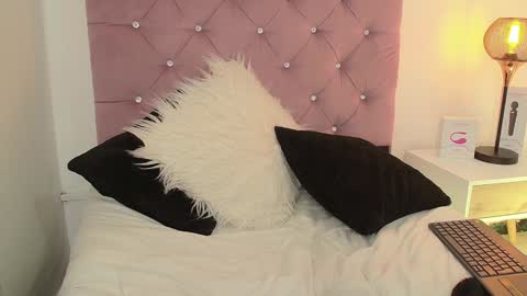 Mary online show from January 14, 2:22 pm