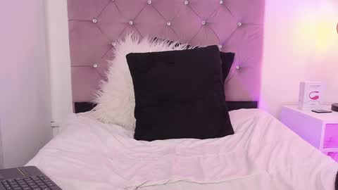 Mary online show from January 23, 2:39 pm