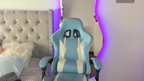 Snapshot of violet_rost chatting on December 14, 3:25 pm  Violet  online show from December 14, 3:25 pm