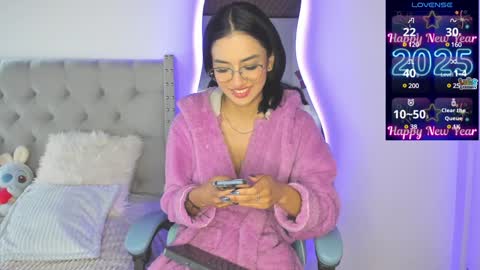 Snapshot of violet_rost chatting on January 6, 2:14 pm  Violet  online show from January 6, 2:14 pm