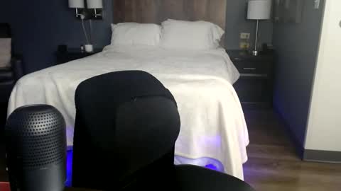 violet_winter97 online show from March 16, 6:45 pm