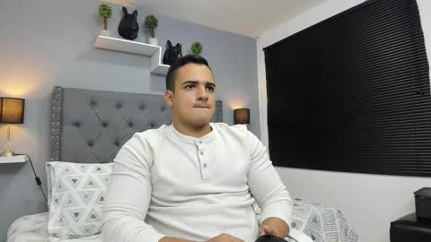 Snapshot of violeta_and_maxx chatting on October 15, 2:55 am VIOLETA AND MAXX online show from October 15, 2:55 am