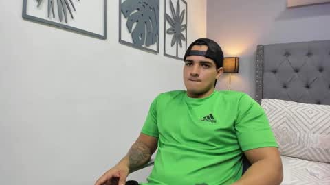 Snapshot of violeta_and_maxx chatting on December 2, 12:05 am VIOLETA AND MAXX online show from December 2, 12:05 am