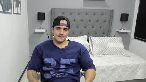 Snapshot of violeta_and_maxx chatting on December 16, 12:37 am VIOLETA AND MAXX online show from December 16, 12:37 am