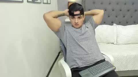 Snapshot of violeta_and_maxx chatting on December 18, 12:27 am VIOLETA AND MAXX online show from December 18, 12:27 am