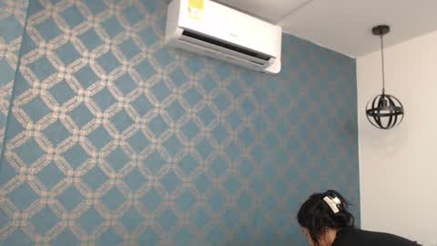 Snapshot of violeta_cute18 chatting on December 16, 1:21 am Violeta online show from December 16, 1:21 am