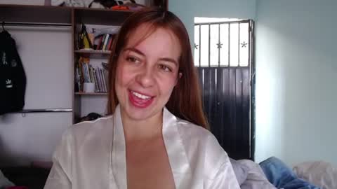 Snapshot of violeta_peter69 chatting on July 5, 8:05 pm Violeta Peter online show from July 5, 8:05 pm