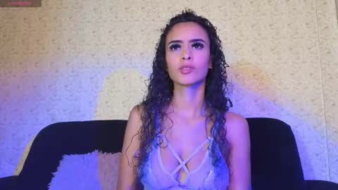 Snapshot of violeta_petite23_aws chatting on December 5, 7:21 pm violeta_petite23_aws online show from December 5, 7:21 pm